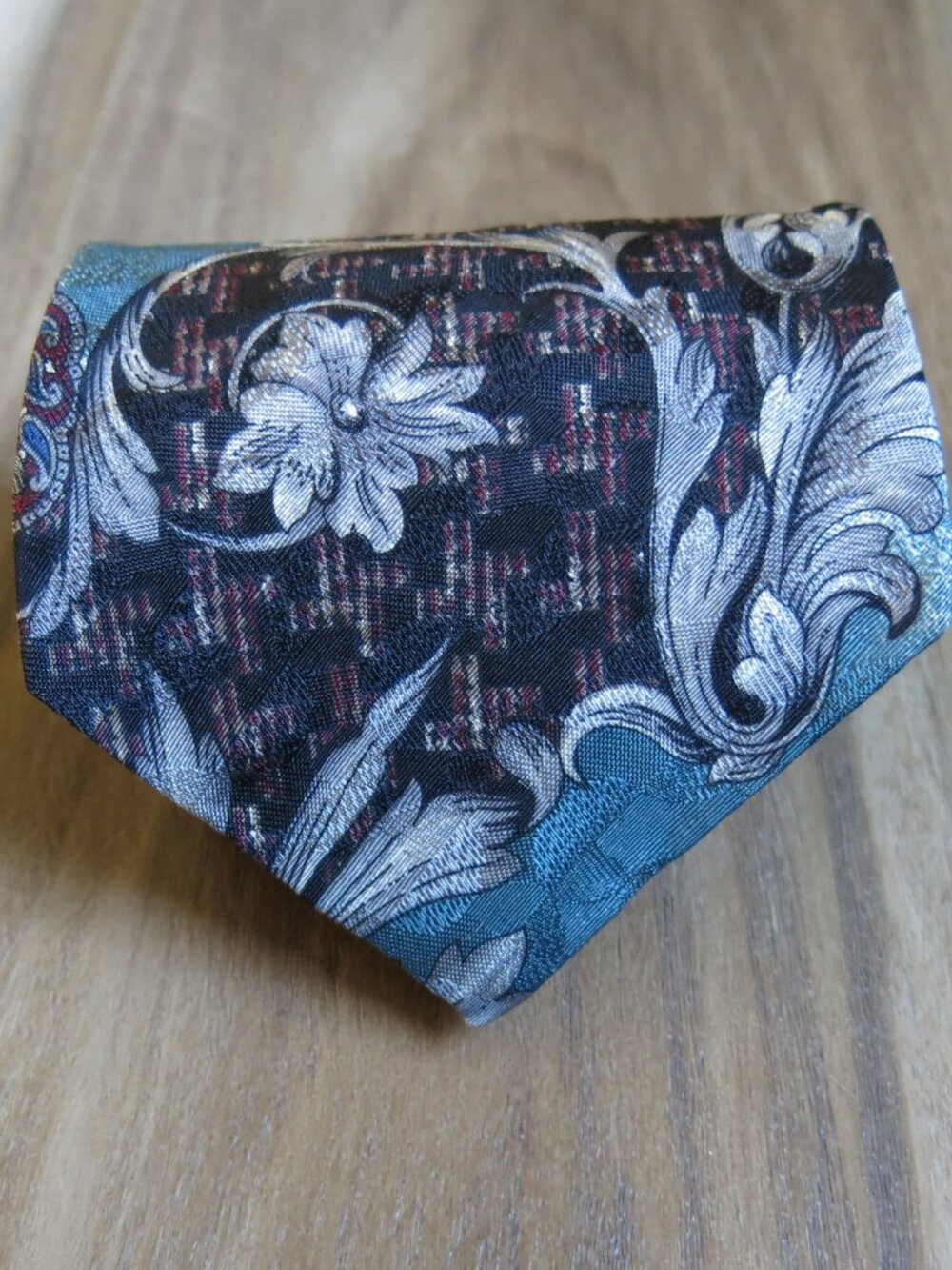 Pierre Cardin Paris Multi Color Paisley Print 100% Silk Men's Neck Tie